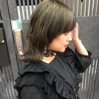 ミディアム カラー ウルフカット／吉村 桃子のヘアスタイル