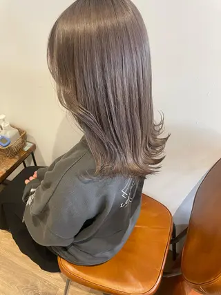 ミディアム Megu/ベージュ/ 透明感カラーのヘアスタイル