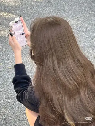 ロング カラー 細川 真希のヘアスタイル