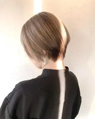 ショート 髪質改善 上品艶感カラーのヘアスタイル