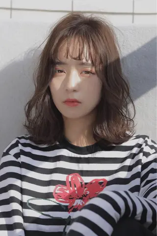ミディアム カラー 萌花　moeka /韓国/レイヤーのヘアスタイル
