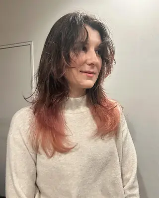 セミロング カラー hen所属・心斎橋/レイヤー/ ブリーチ/モエのヘアスタイル