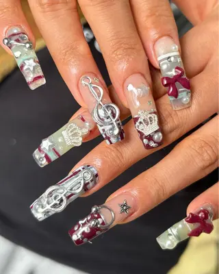 ネイル 🪐富島彩夏 /海外nail🪐のネイルデザイン