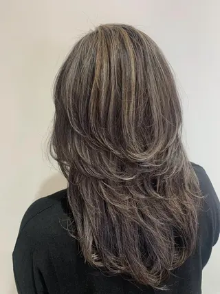 ロング カラー ヘアアレンジ 近藤千翔🩵 髪質改善Periodのエステ・リラクイメージ