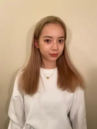 ミディアム カラー アカツ ミナのヘアスタイル