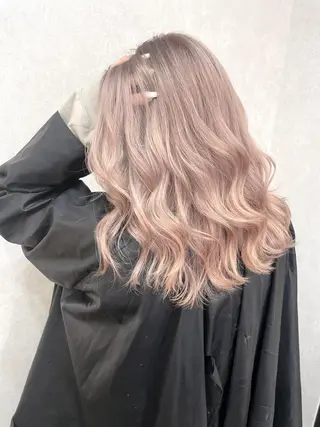 セミロング ヘアアレンジ パーマ カラー ハイトーン カラーのヘアスタイル
