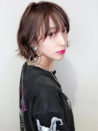 ミディアム カラー ウルフカット／吉村 桃子のヘアスタイル