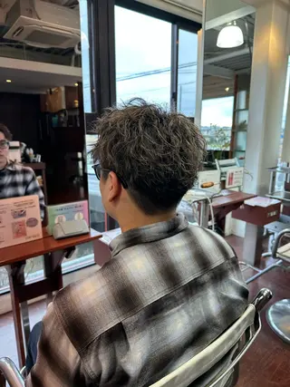 ショート カラー パーマ メンズ TAKUMI  Roots所属・湯本 大介のヘアスタイル