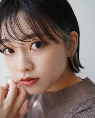 ミディアム foto所属・𝐁𝐋𝐔𝐄𝐓 /カット特化/新宿のヘアスタイル