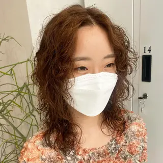 ミディアム パーマ デザインカラー/パー マ🦖外岡咲希🦖のヘアスタイル