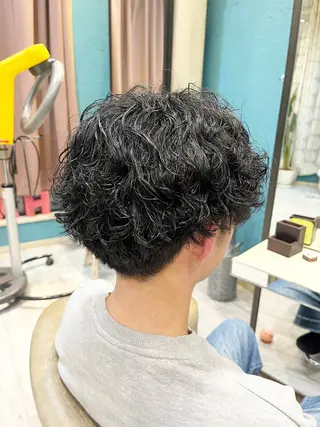 ショート パーマ ヘアアレンジ メンズ 塚崎 日和のヘアスタイル