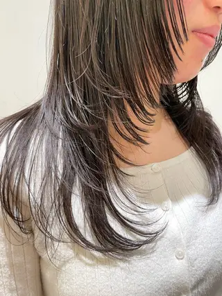 セミロング イシバシ ミナミのヘアスタイル