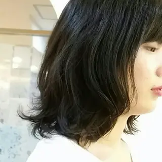 ミディアム EMANON名古屋所属・美谷添（ミヤゾエ） まどか大人ヘアサロンのヘアスタイル