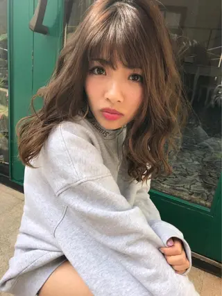 セミロング カラー moana surfriderのヘアスタイル