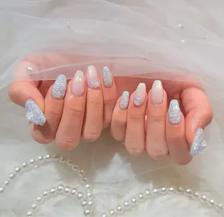 セミロング マシェリローズ所属・Macherie Roseのネイルデザイン