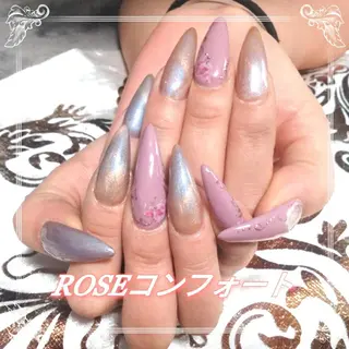ネイル エステとネイル ローズコンフォートのネイルデザイン