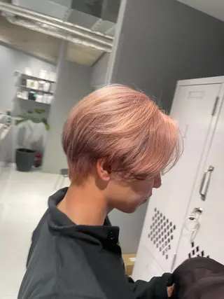 ショート カラー メンズ 菜々🫧新宿 透明感ケアブリーチのヘアスタイル