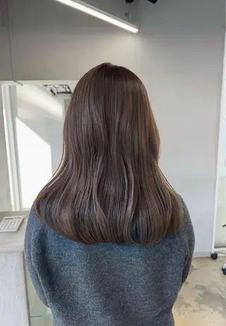 カラー maina/透明感 ベージュ/ブラウンのヘアスタイル