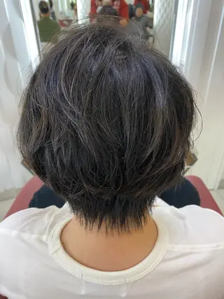 ショート カラー 瀬川 茉衣子のヘアスタイル