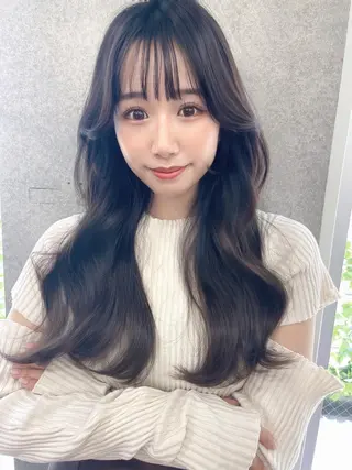 ロング カラー レイヤーカット、 大人可愛い　中村美羅のヘアスタイル