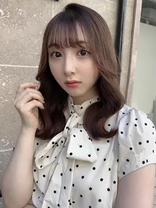 セミロング 岩月ちさと まつ毛/カラーのヘアスタイル