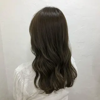 ロング カラー 小原 慧美のヘアスタイル