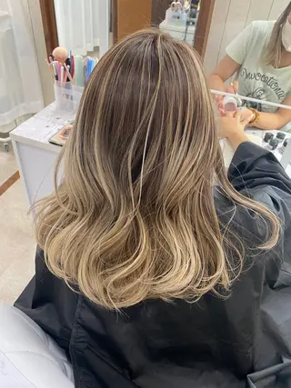 カラー Carrefour OHANAのヘアスタイル