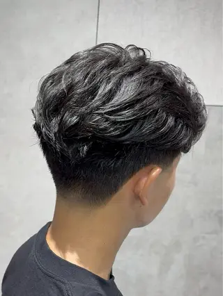 ショート カラー パーマ メンズ 【シャドウパーマ センターパート】義心のヘアスタイル