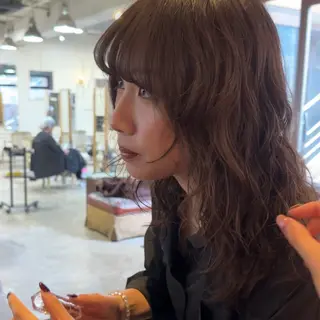 セミロング カラー パーマ おしゃれハイトーン 💗AKARIのヘアスタイル