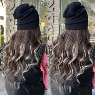 ロング モモカ/ハイトーン /バレイヤージュのヘアスタイル