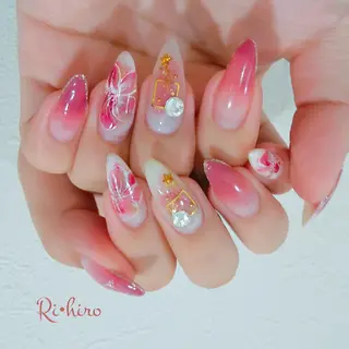 ネイル ネイル＆フラワーサロン〜Ri✦hiro〜鳥栖店所属・HIRATA RIEのネイルデザイン