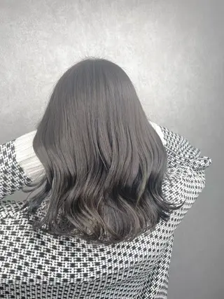 セミロング _White所属・ＳＨＩ ＺＵのヘアスタイル