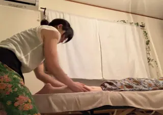 リラクゼーション 森の中の木の実のエステ・リラクイメージ