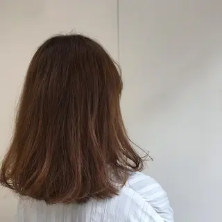ミディアム カラー uka スタイリスト 楠本紗己のヘアスタイル
