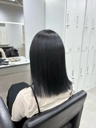 ミディアム カラー noa 寒色系カラーブリーチのヘアスタイル