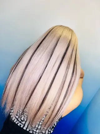 セミロング カラー ヘアアレンジ 🔥ハイトーンカラー ギャルNAOKI🔥のヘアスタイル