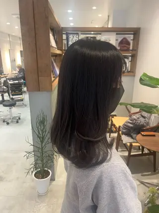 セミロング 中山 優里のヘアスタイル