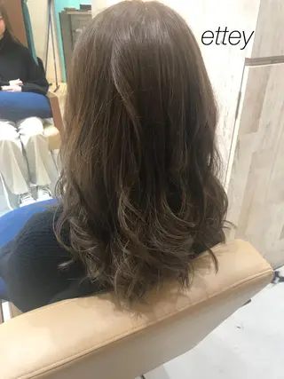 カラー 磧本 祐里恵のヘアスタイル