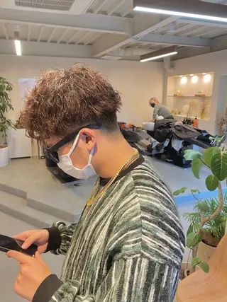 パーマ メンズ ハイトーン×似合わせ 🌱中川慎之介のヘアスタイル