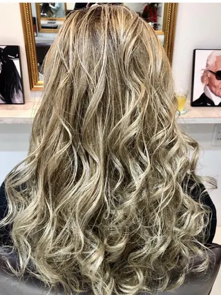 ロング カラー ヘアアレンジ Device ディバイスのヘアスタイル