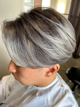 ミディアム カラー メンズ hair made core所属・メンズスタイル 櫻井康太のヘアスタイル