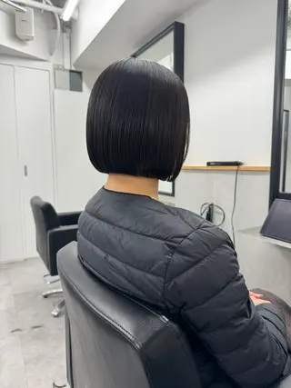 ショート 切りっぱなしボブ レイヤー/縮毛矯正のヘアスタイル