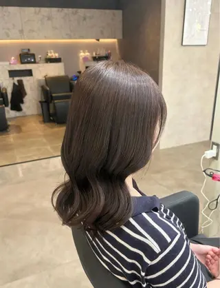 ミディアム カラー 影田 愛希のヘアスタイル