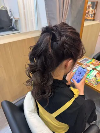 ロング ヘアアレンジ 千木良 萌々のヘアスタイル