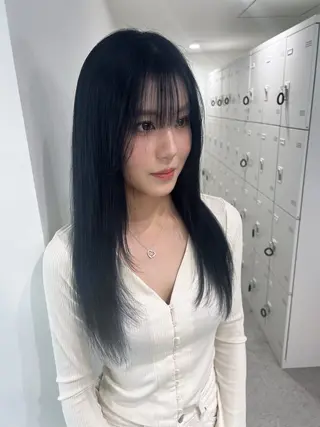 ロング カラー 暗髪🩶ラベンダー/ ブルー/ユウナ🤍のヘアスタイル