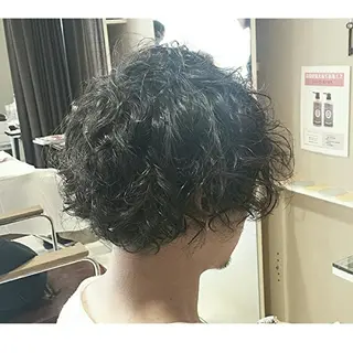 ミディアム メンズ パーマ ショートヘア💫 ハイトーン西田拓馬のヘアスタイル