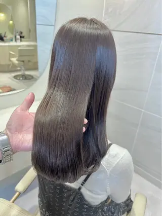 セミロング 韓国風/小顔レイヤー /艶カラーのヘアスタイル