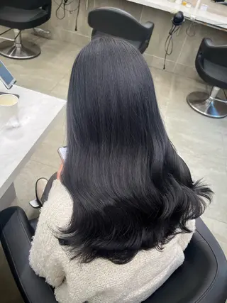 セミロング 寒色＆ブリーチ特化 寒色MiOのヘアスタイル