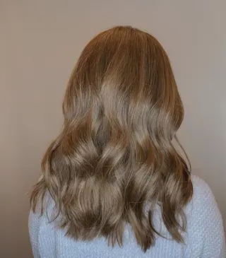 セミロング SHINKA所属・小倉 愛のヘアスタイル