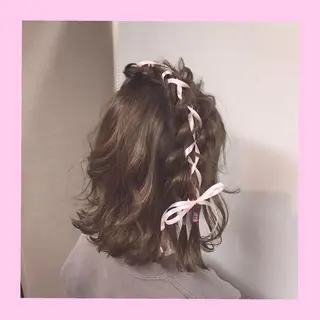 ミディアム ヘアアレンジ SHIN/レイヤー カット×クロスパーマのヘアスタイル